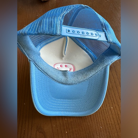 Smiley Trucker Hat - Picture 4 of 4